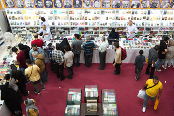 نمایشگاه کتاب در دو روز ۷۴ میلیارد تومان فروخت
