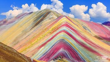 عکس | منظره‌ای رویایی و کمیاب از کوهستان رنگین کمان