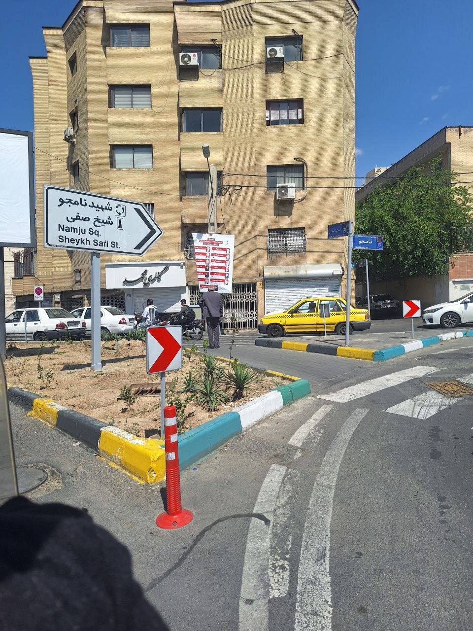 تصاویری از بنرهای تبلیغاتی شانا و امنا در سطح شهر تهران /از لیست‌های دیگر خبری نیست