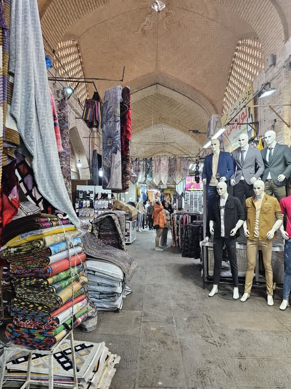 وضعیت ناگوار یک بازار تاریخی در نصفجهان/از ویراژ شبانهروزی موتورسیکلتها تا سدمعبرهای مغازهداران