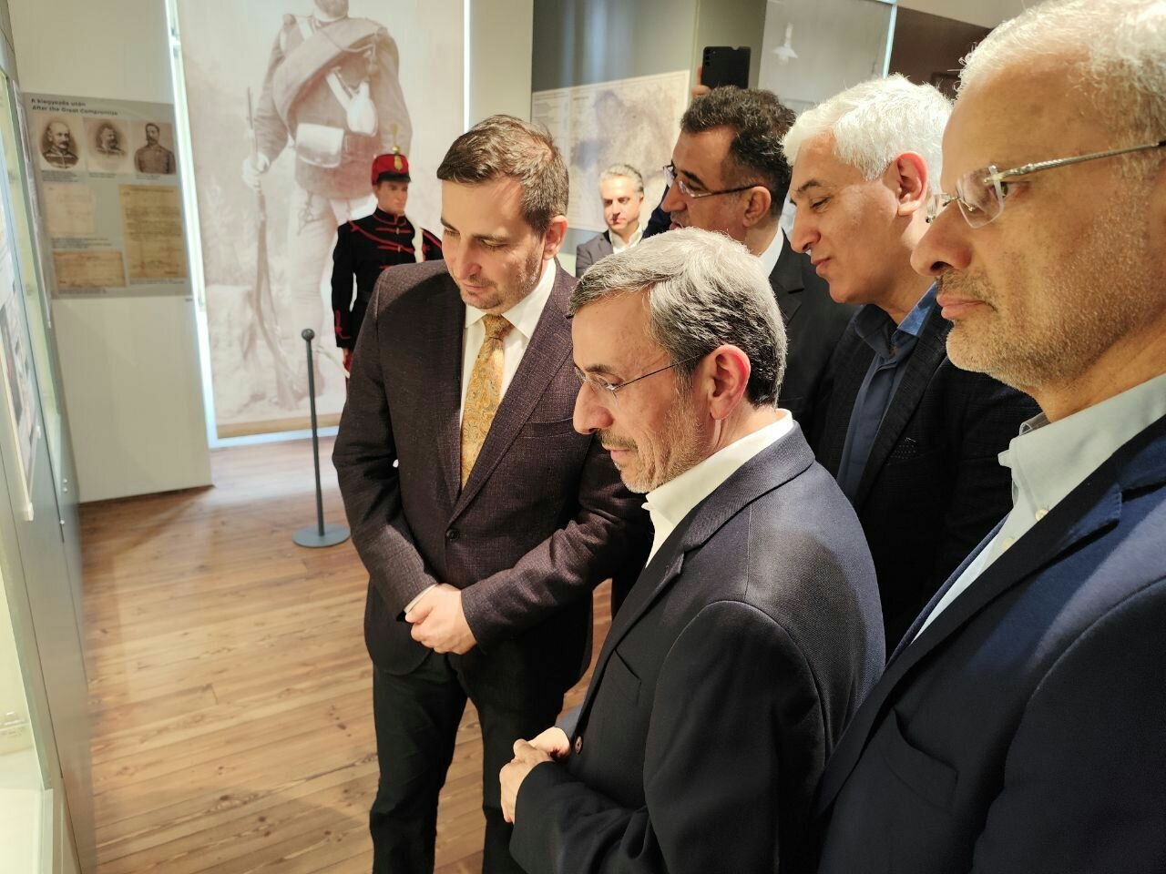 محمود احمدی نژاد در خارج از کشور چه می کند؟ +تصاویر