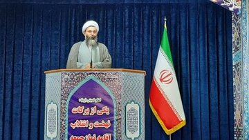 امام جمعه قشم: سنگر عفاف و حجاب مورد تهاجم قرار گرفته؛ برای حفظ آن باید آبرو و خون داد/«زن زندگی آزادی» نوک پیکان دشمن برای ضربه به انقلاب است