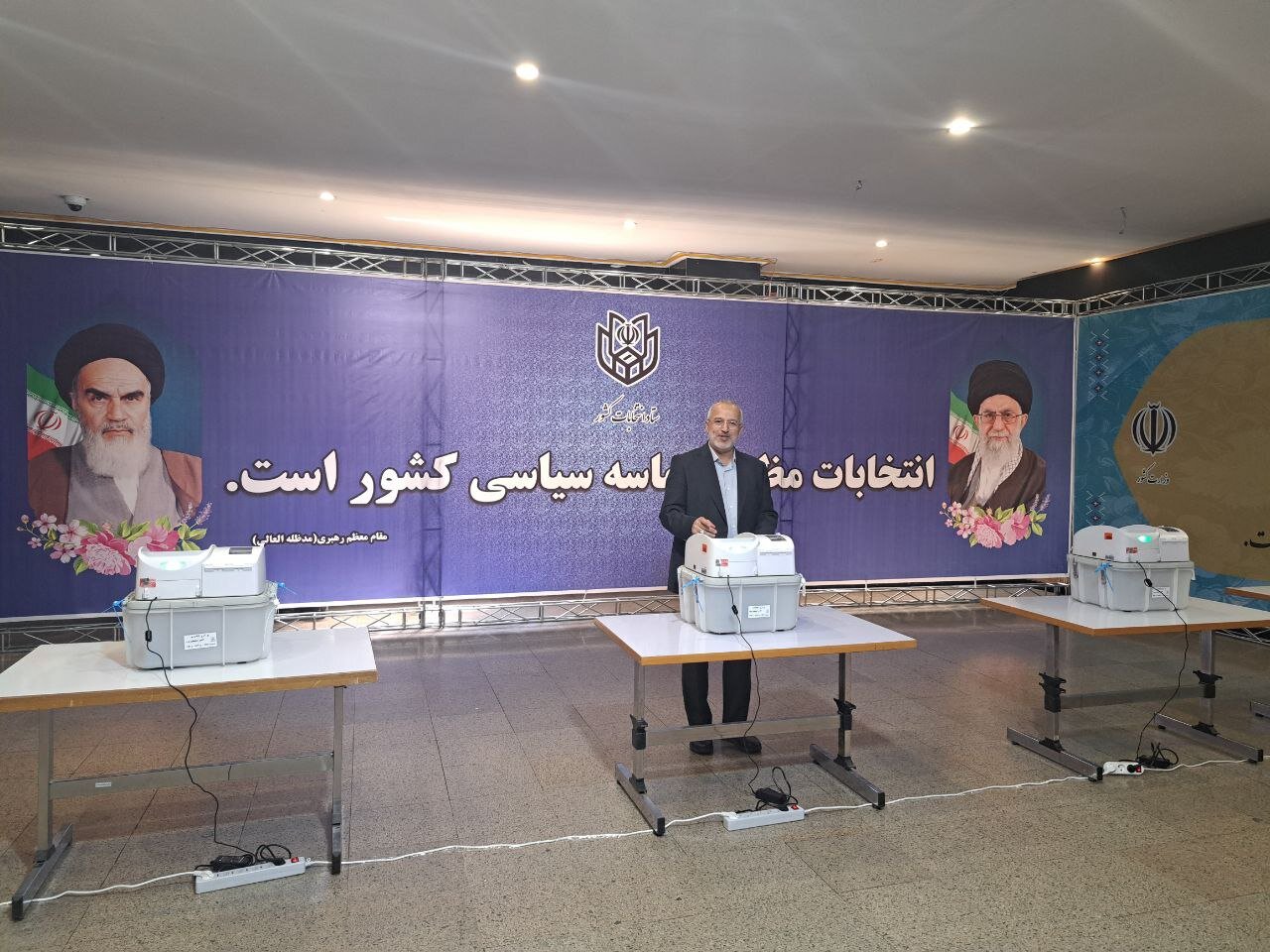 تصاویری از چند مقام دولتی پای صندوق رأی /اعضای شورای نگهبان به ستاد مرکزی نظارت بر انتخابات رفتند
