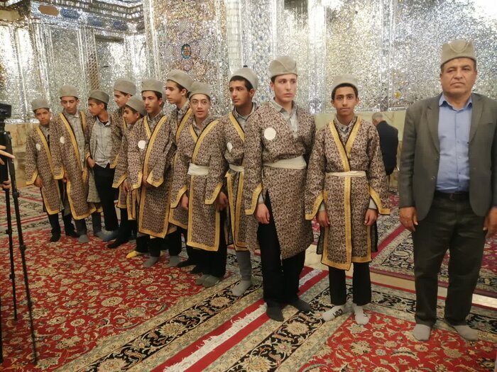 عکس دیدنی از پیرزن های دوقلو، پای صندوق رأی /پیرمرد ۱۰۳ ساله هم آمد /حاشیه های دور دوم انتخابات مجلس