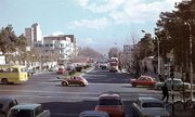 تهران قدیم | مسافرکشی یک تاکسی در میدان انقلاب ۶۰ سال قبل / عکس