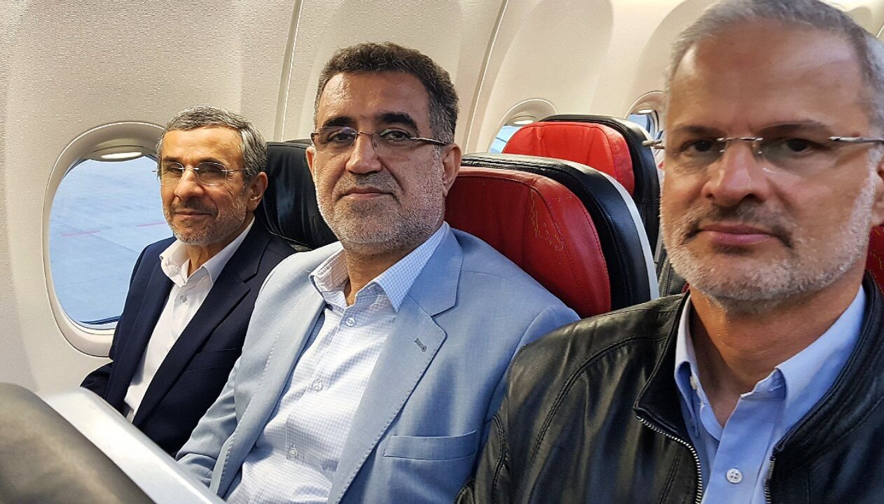 عکسی از احمدی‌نژاد در حال بازگشت به ایران