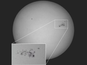 تصویر روز ناسا: این لکه خورشیدی عظیم را با چشم هم میتوانید ببینید تصویر روز ناسا: این لکه خورشیدی عظیم را با چشم هم میتوانید ببینید
