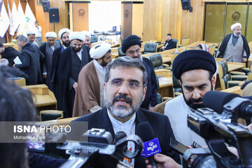 پاسخ وزیر ارشاد درباره ساخت فیلم بدون مجوز رسولاف