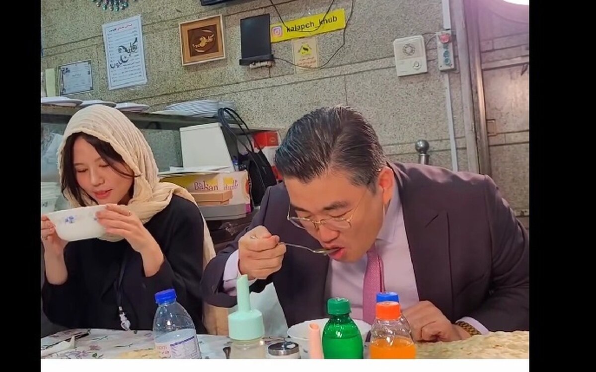 کیم جون پیو، سفیر کره جنوبی در تهران برای خوردن کله‌پاچه به یک «کله‌پزی»...