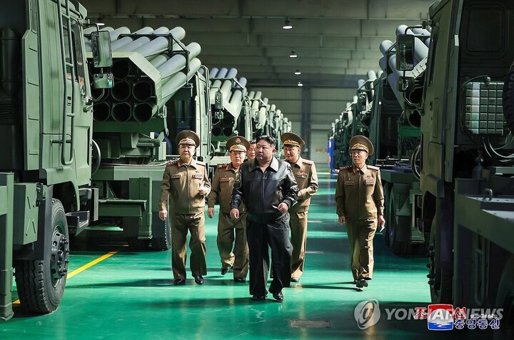 تصاویر | رهبر کره‌شمالی در حال رانندگی و تیراندازی!