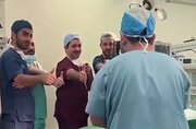 ببینید | تصویری تلخ از کادر درمان اتاق عمل در کشور عمان که همگی ایرانی هستند!