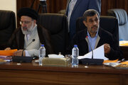 نفوذ محمود احمدی نژاد در دولت رئیسی به روایت امیری فر /فرزین با مشایی دیدار کرده /قالیباف رقیب جدی رئیسی در ۱۴۰۴ است
