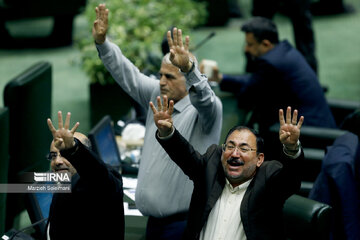 بالاخره تکلیف روزهای تعطیل روشن شد/ مجلس با تعطیلی شنبه موافقت کرد بالاخره تکلیف روزهای تعطیل روشن شد/ مجلس با تعطیلی شنبه موافقت کرد