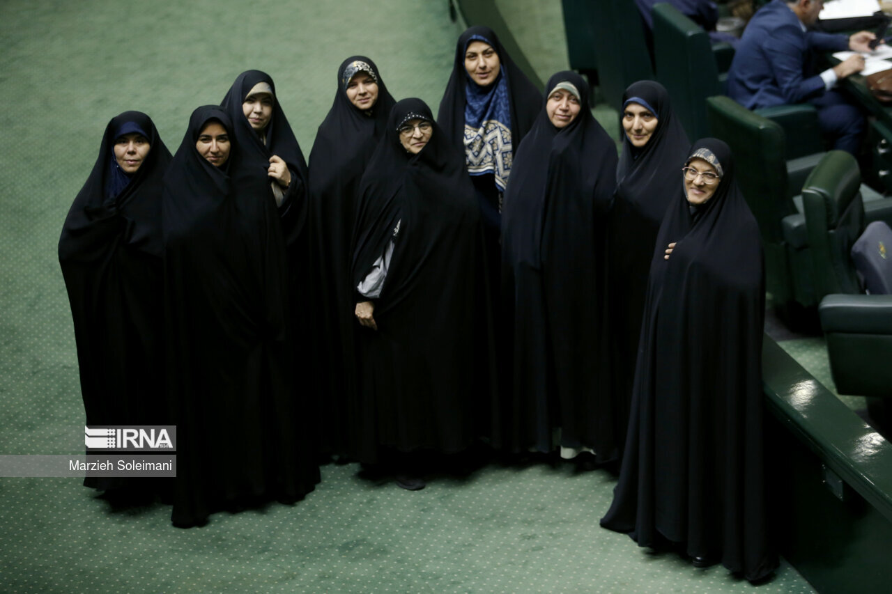 عکسی از ژست های نمایندگان زن در روزهای پایانی مجلس یازدهم