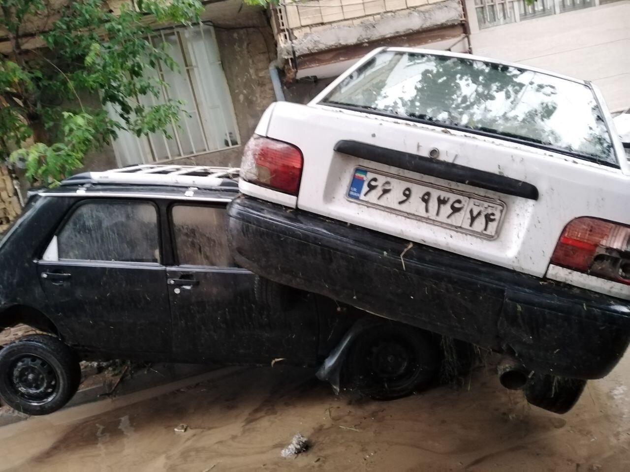 تصاویر نگرانکننده از سیل مشهد که خبرنگار محلی منتشر کرد