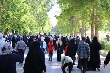 برگزاری همایش پیاده‌روی خانوادگی در کرمانشاه