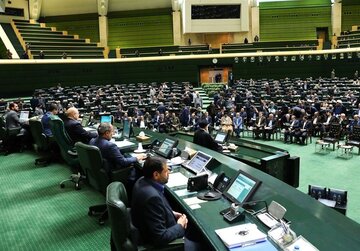 حمله روزنامه جوان به نمایندگان مخالف قالیباف: هنوز مجلس جدید تشکیل نشده، سه تذکر از رهبری گرفته / عده ای که خودشان را نماینده تر می دانند، دنبال منصب اند