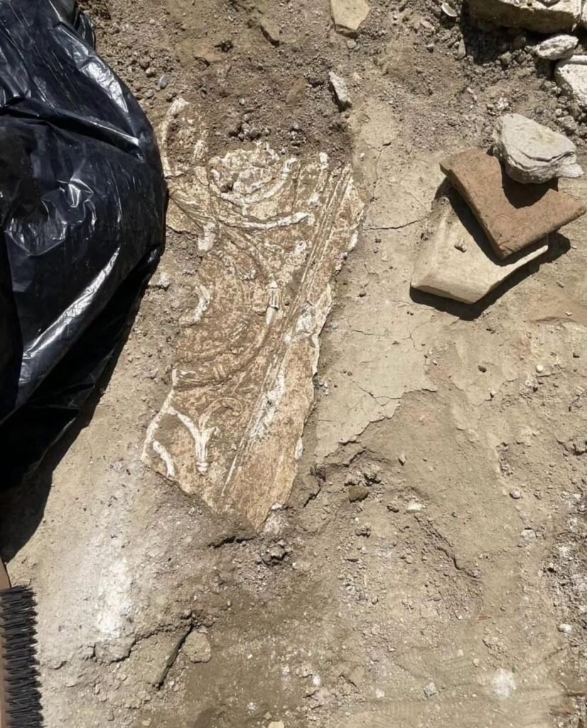 کشف استخر سرپوشیده ۱۶۰۰ساله در یک محله اشرافی!/ عکس