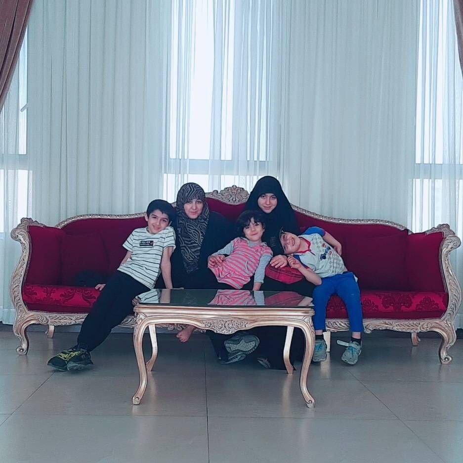 در خانه این سیاستمدار خبری از فرش و مبلمان نیست /همسر نبوی: حاج آقا هدیه بخر نیست /دختر نبوی: همسرم متولد یک کشور غربی است اما به حوزه علمیه رفت