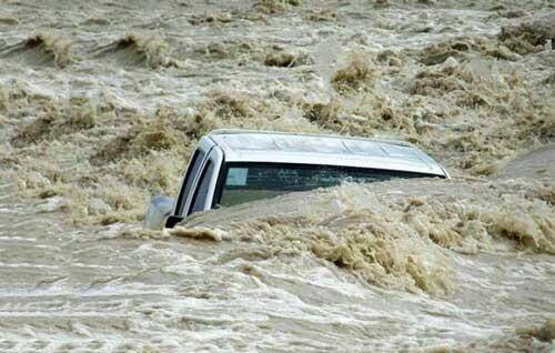 ببینید | پایتخت ترکیه زیر آب رفت؛ گرفتار شدن خودروها در سیل شدید آنکارا