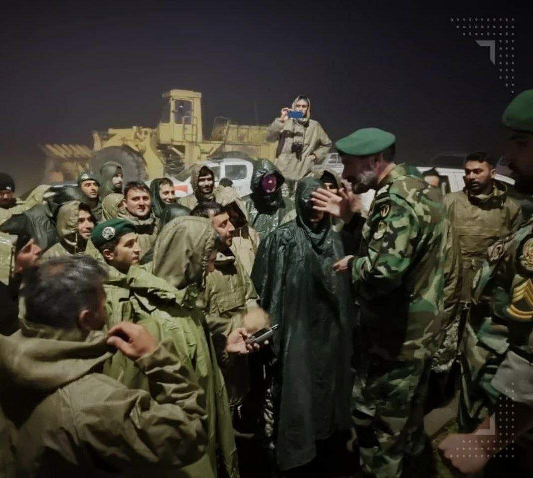 عکس | حضور تیم واکنش سریع ارتش در محل حادثه هوایی بالگرد حامل رئیسی