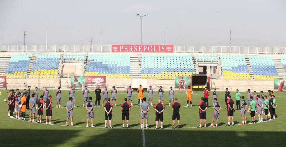 عکس| ادای احترام پرسپولیسی ها به شهدای حادثه سقوط هلکوپتر