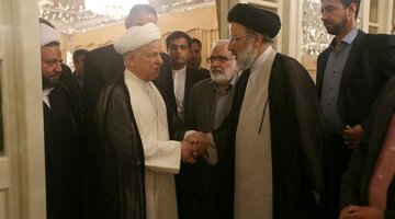 عکس | تصویری از شهید ابراهیم رئیسی در کنار آیت الله هاشمی رفسنجانی