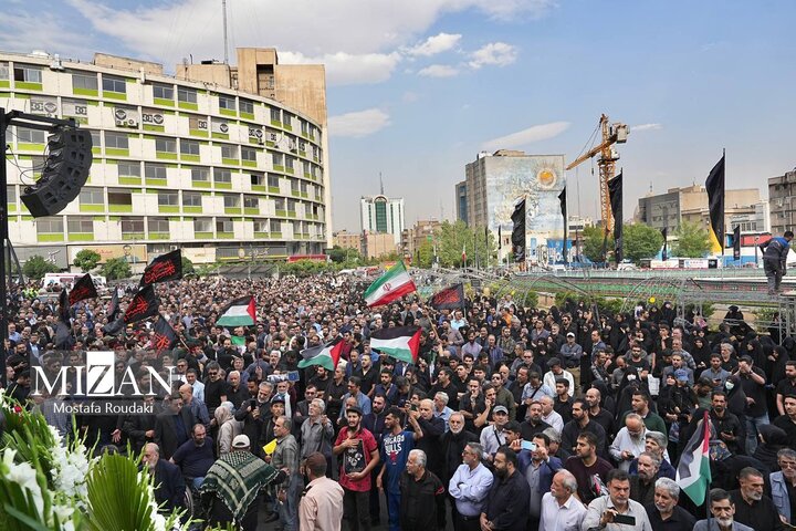 اجتماع مردم تهران در میدان ولیعصر (عج)