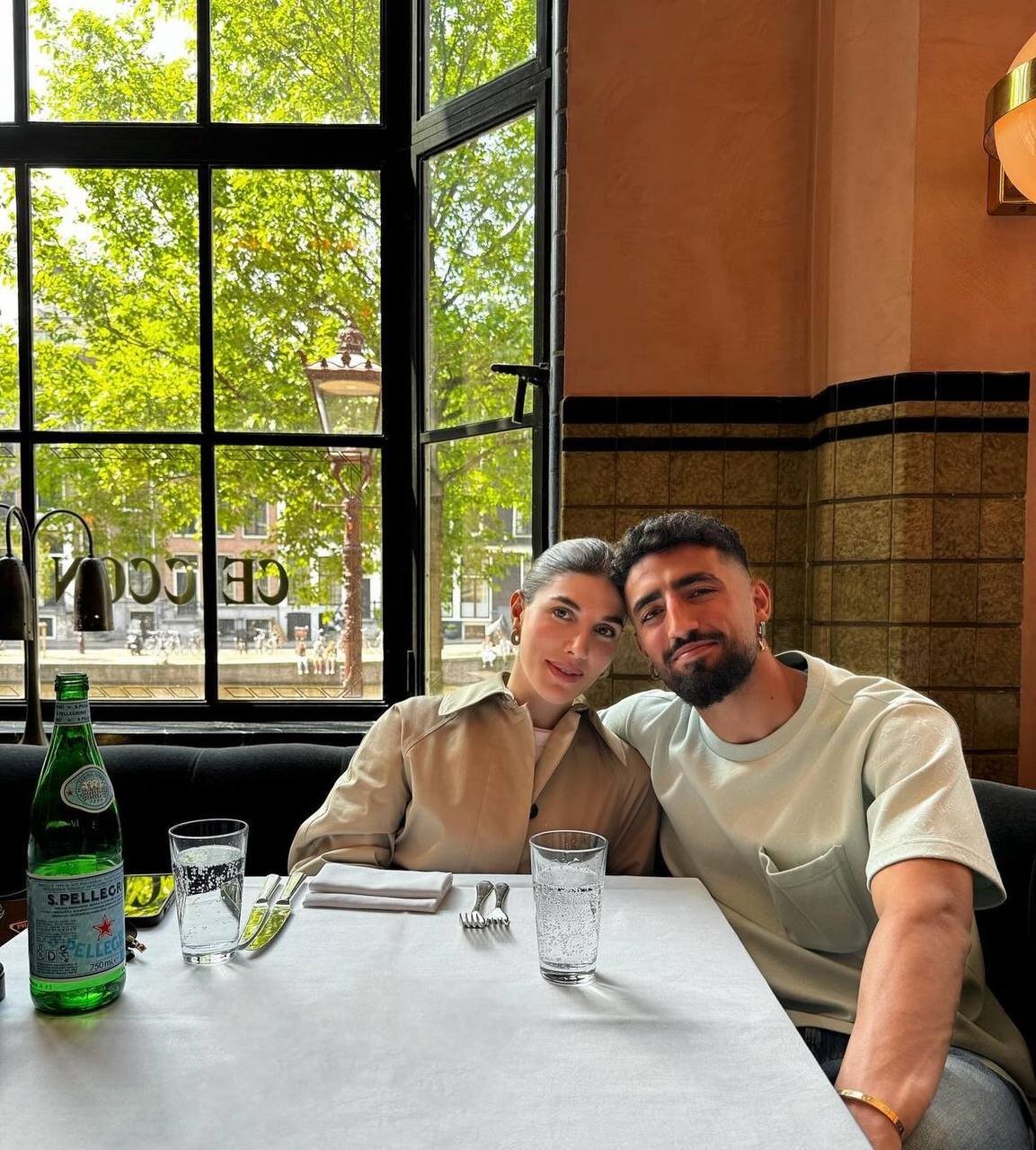 عکس| عاشقانههای یک استقلالی و همسرش در آمستردام