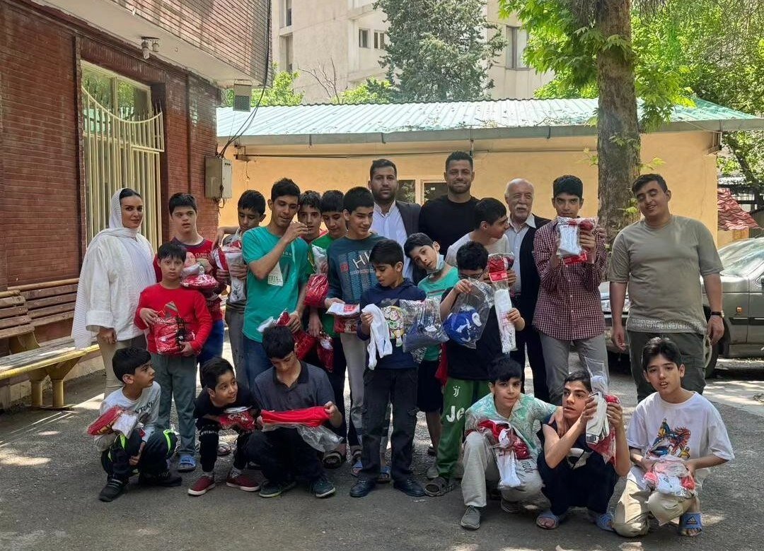 عکس| اقدام زیبای پورعلیگنجی در روزهای مصدومیت