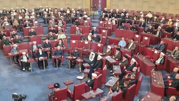 عكسي از علي لاريجاني در مراسم افتتاحيه مجلس ششم خبرگان رهبري
