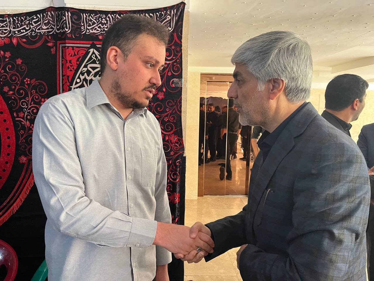 عکس| حضور وزیر ورزش در منزل شهید امیرعبداللهیان