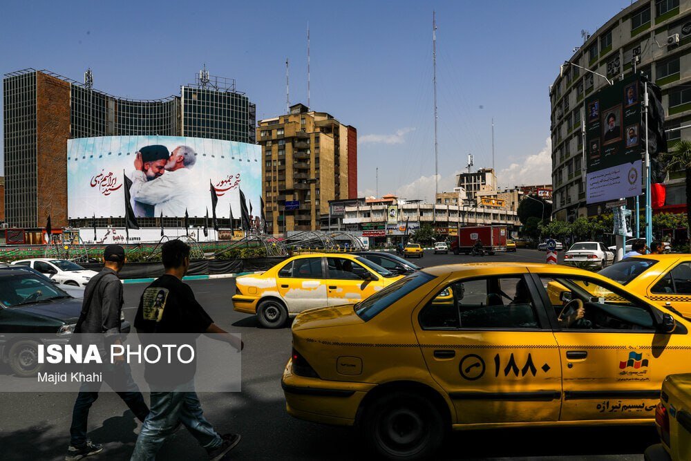 عکس | رونمایی از دیوار نگاره میدان ولیعصر با عکسی خاص از سردار سلیمانی و شهید رئیسی