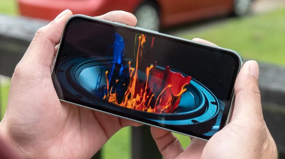 بهترین نمایشگر موبایل از آنِ کیست، اپل، سامسونگ، گوگل یا وانپلاس؟