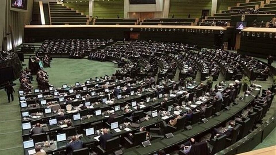 واکنش قالیباف به سخنان همتی/ تشویش اذهان عمومی بود؛ مدعیالعموم باید پیگیری و روشن کند/ نماینده مجلس: همتی یا اسامی را منتشر کند یا عذرخواهی کند واکنش قالیباف به سخنان همتی/ تشویش اذهان عمومی بود؛ مدعیالعموم باید پیگیری و روشن کند/ نماینده مجلس: همتی یا اسامی را منتشر کند یا عذرخواهی کند