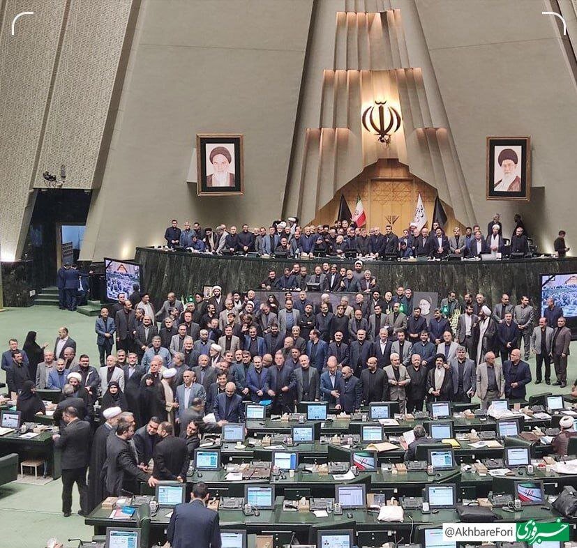 آخرین عکس یادگاری نمایندگان در صحن مجلس یازدهم