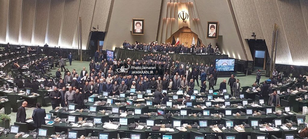آخرین عکس یادگاری نمایندگان در صحن مجلس یازدهم