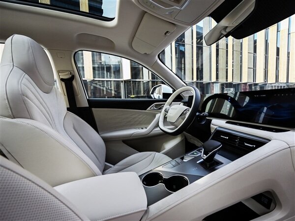 این شاسیبلند پرآپشن چینی از دنا پلاس اتوماتیک هم ارزانتر است! /عکس