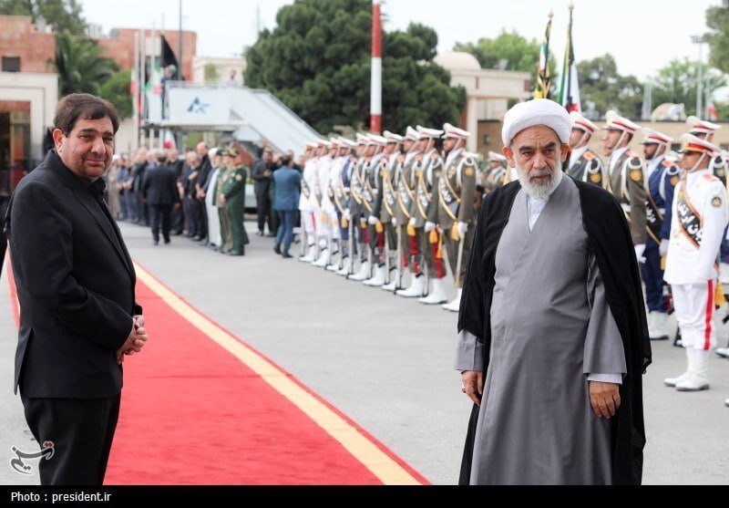 عکس | چهره گریان مخبر در مراسم تشییع پیکر شهدای سانحه بالگرد