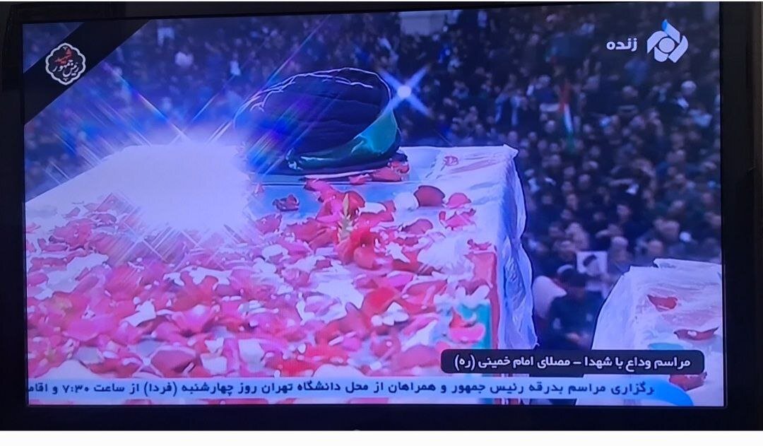 عکسی خاص از تابوت ابراهیم رئیسی در مصلی تهران /گریه مخبر در مراسم وداع