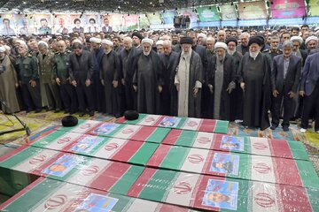 اقامه نماز بر پیکر رئیس‌جمهور و دیگر شهدای خدمت