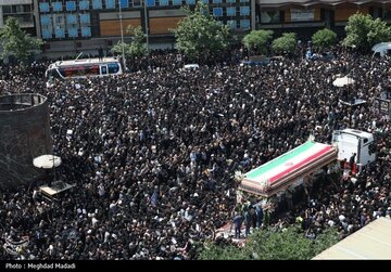 مقایسه تشییع پیکر شهید رئیسی به تشییع امام خمینی (ره) مقایسه تشییع پیکر شهید رئیسی به تشییع امام خمینی (ره)