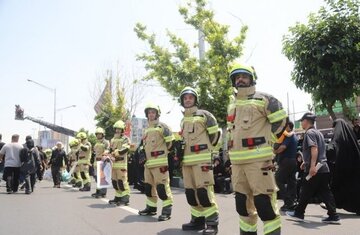 ادای احترام آتش‌نشانان به پیکر رئیس جمهور شهید و همراهان 2