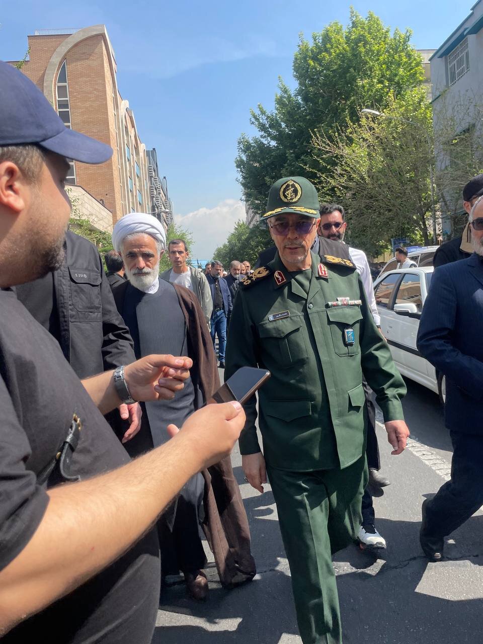 عکس | حضور مجید انصاری فعال سیاسی در مراسم وداع با آیت الله رئیسی