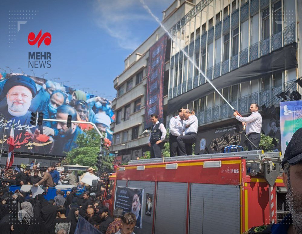 دلیل حضور خودروهای آپپاش در مراسم تشییع شهدای خدمت چه بود؟/ عکس