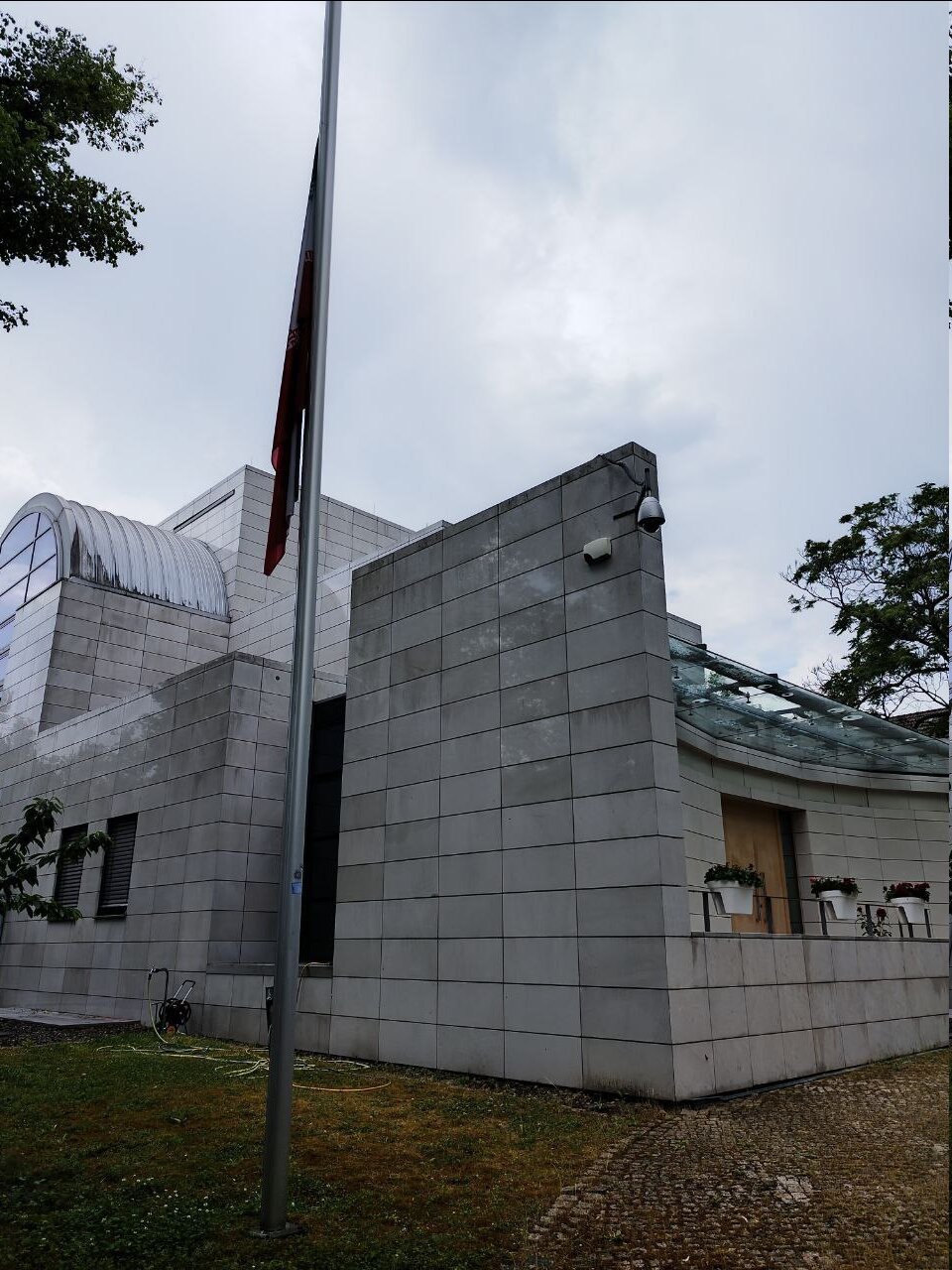 گشایش دفتر یادبود شهادت رئیسجمهور و همراهان در سفارت ایران در آلمان/عکس