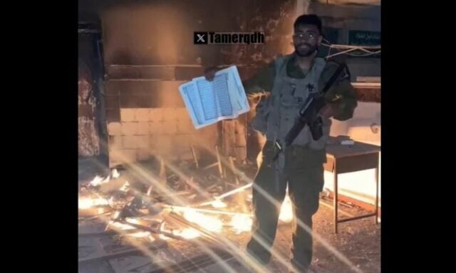 اهانت سرباز اسرائیلی به قرآن کریم در غزه/عکس