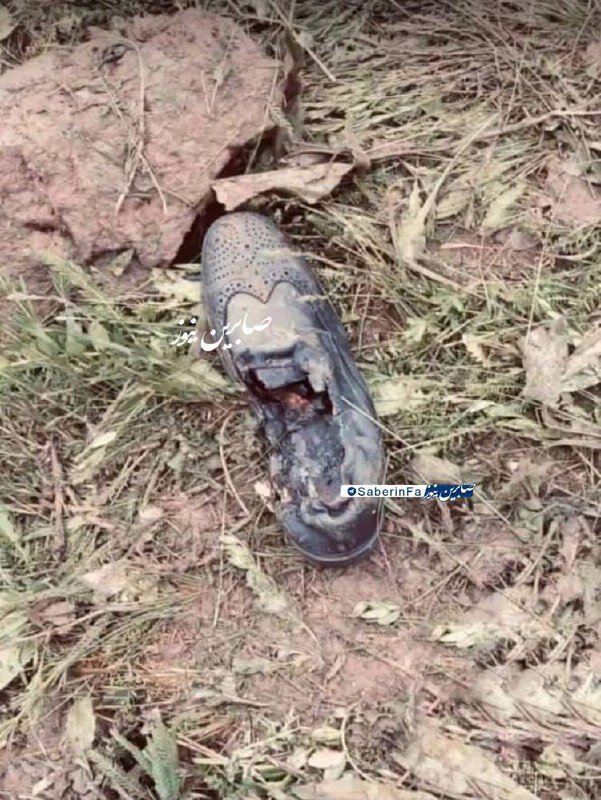 عکس| تصویری تلخ از کفش سوخته شهید مالک رحمتی استاندار جانباخته تبریز