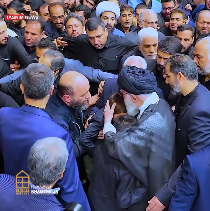 تصاویری از نوه های ابراهیم رئیسی در آغوش رهبر انقلاب