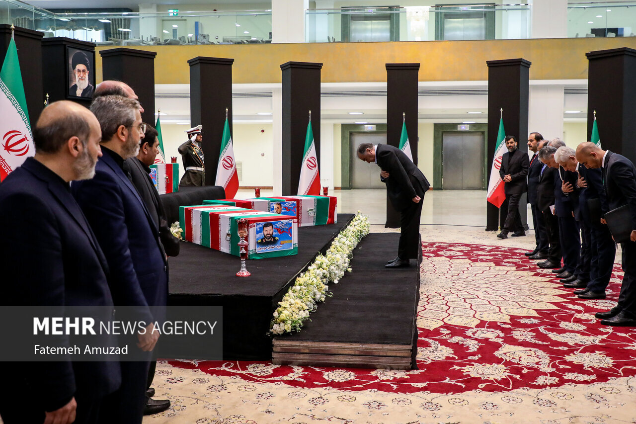 سیاسیون خارجی اینگونه به شهید رئیسی، وزیرخارجه و سرتیپ موسوی ادای احترام کردند +تصاویر